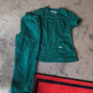 Women’s set. Cherokee scrubs. Hunter green